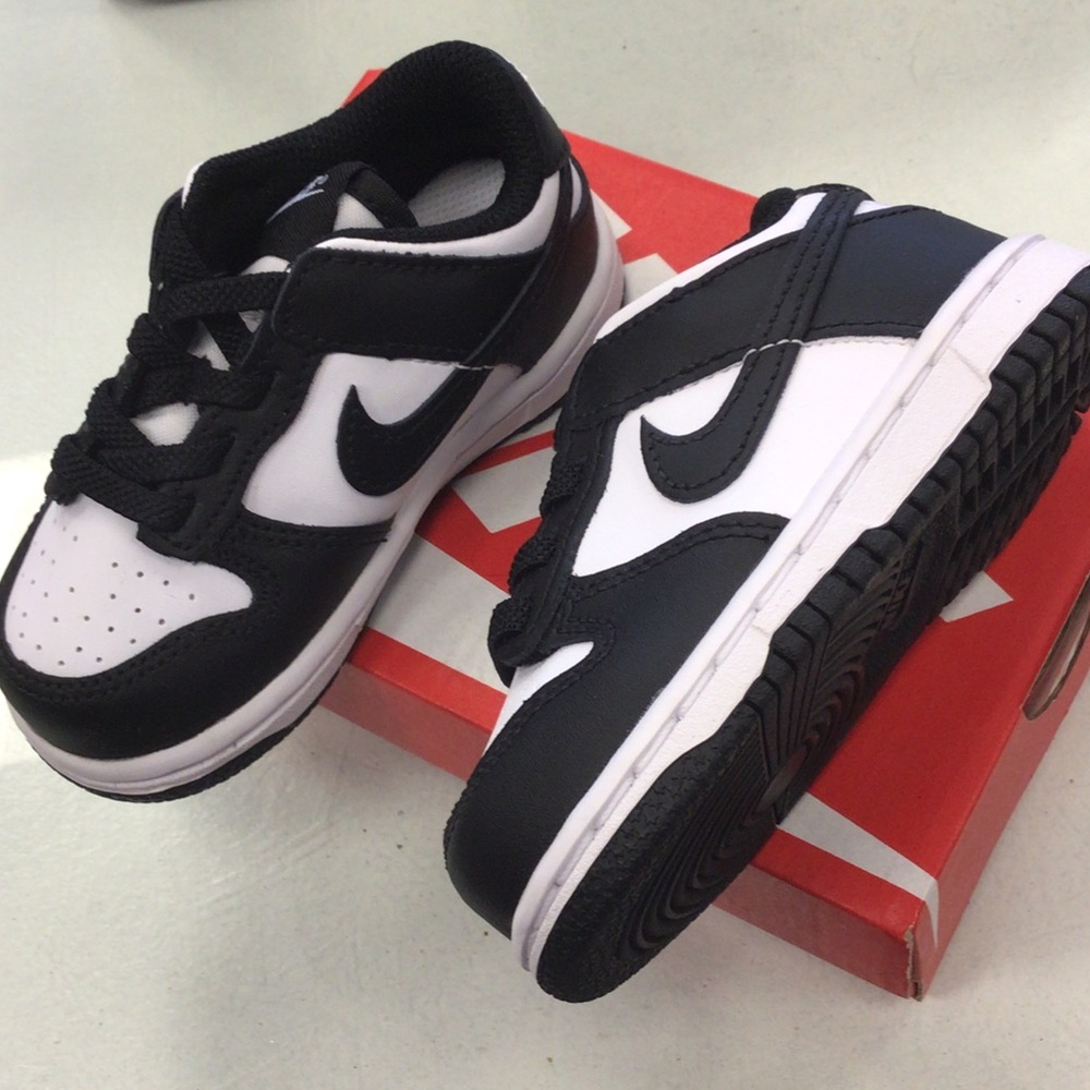 Nike Kids Black and White Low-Top Sneakers 6c